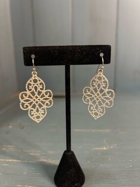 Francesca's Collections Sparkling Silver Filigree Drop Earrings
